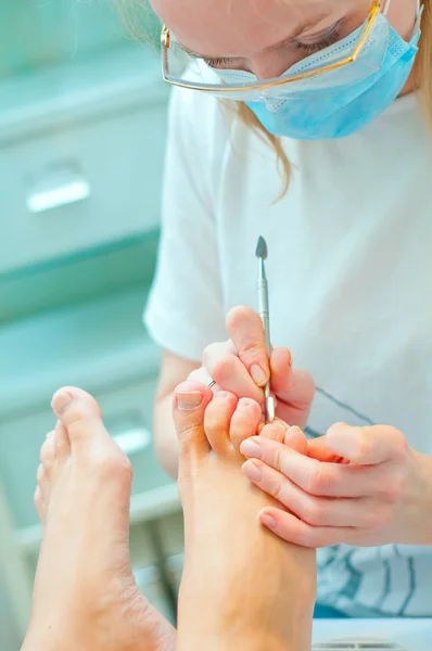 Pedicure in process.shallow diepte van het veld — Stockfoto