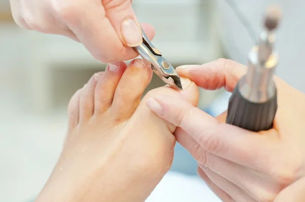 Pedicura en proceso.Profundidad superficial del campo — Foto de Stock