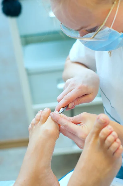 Pedicure in processo.Profondità di campo ridotta — Foto Stock