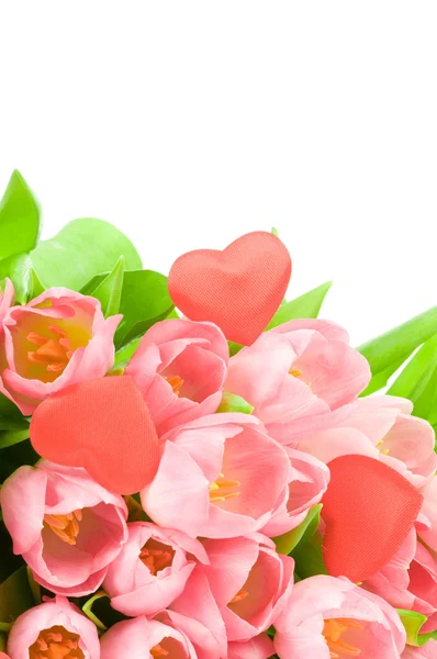 Tulipanes con corazón rojo aislados sobre fondo blanco — Foto de Stock