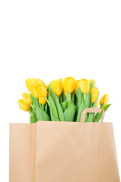 Tulpen in de papieren zak — Stockfoto