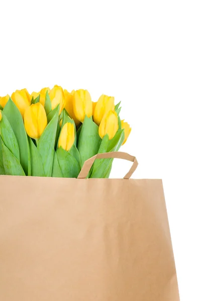 Tulpen in de papieren zak — Stockfoto