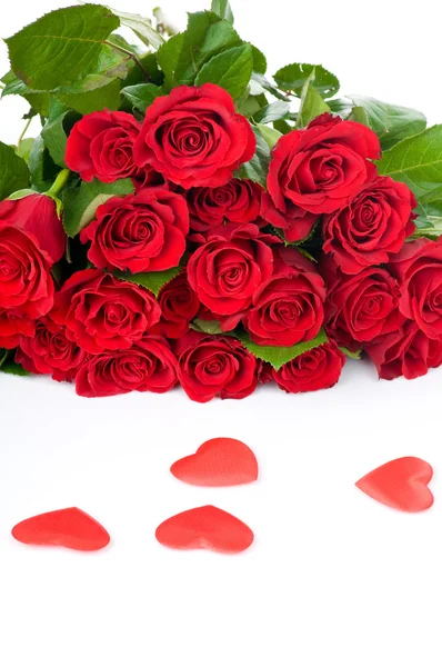 Valentinsherzen mit roten Rosen — Stockfoto