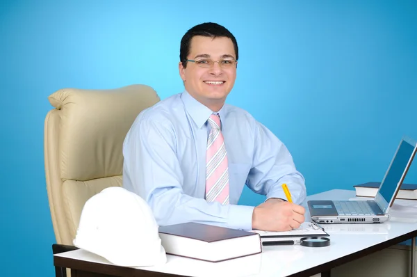 Ingeniero en su lugar de trabajo —  Fotos de Stock