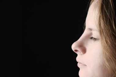 siyah üzerine izole kadın portresi