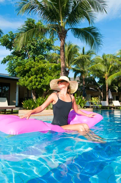 Woman in a pool — Stock Photo, Image