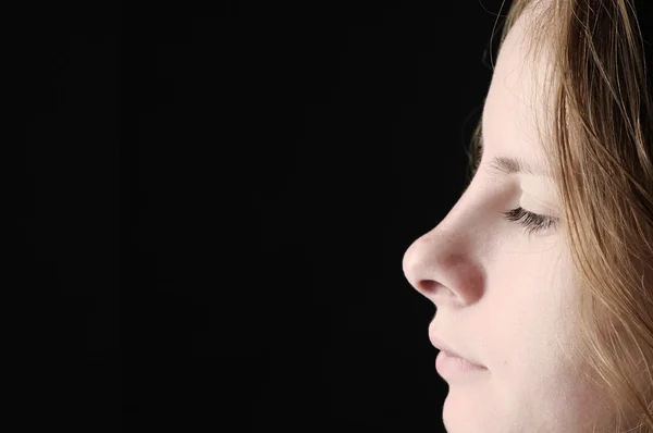 Retrato de mulher isolado em preto — Fotografia de Stock