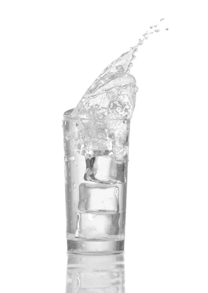 Víz az üveg elszigetelt fehér background — Stock Fotó