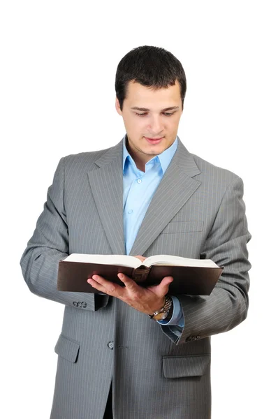 Młody człowiek posiadający książka na białym tle — Zdjęcie stockowe