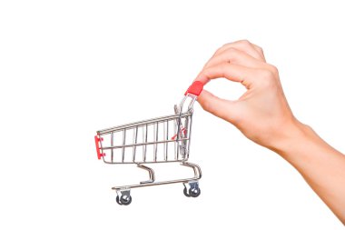 el ve beyaz arka plan üzerinde izole bir alışveriş sepeti