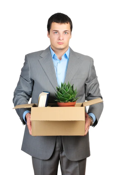 Ты уволен! Молодой бизнесмен держит картонную коробку с личными вещами — стоковое фото