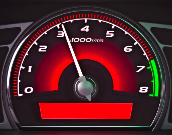 Красная приборная панель
