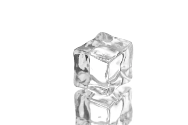 Kostki lodu izolowane na białym tle — Zdjęcie stockowe