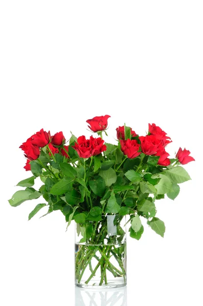 Bukiet róża w wazonie na białym tle — Zdjęcie stockowe