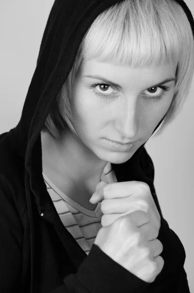 Sporty woman ready to fight. Emotional portrait — Stock Photo, Image