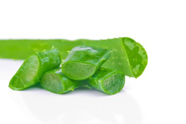 Aloe yaprakları dilimlenmiş