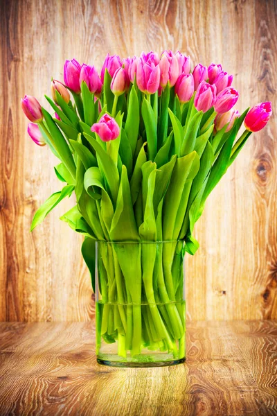 Tulpen in de vaas — Stockfoto