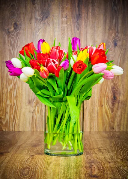 Tulpen in de vaas — Stockfoto