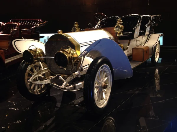 Muzeul Mercedes Benz din Stuttgart, Germania — Fotografie, imagine de stoc