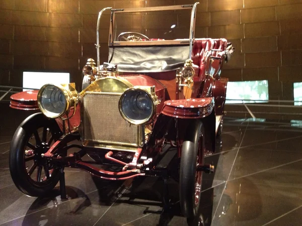 Mercedes benz museum in stuttgart, Duitsland — Stockfoto