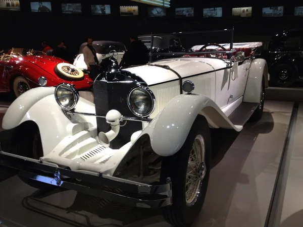 Mercedes Benzmuseum i stuttgart, Tyskland — Stockfoto