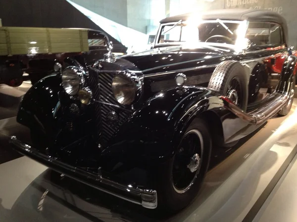 Mercedes Benzmuseum i stuttgart, Tyskland — Stockfoto