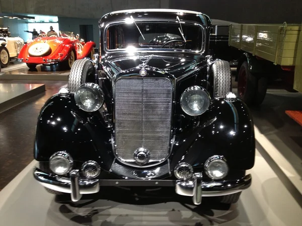 Музей Mercedes Benz в Штутгарте, Германия — стоковое фото