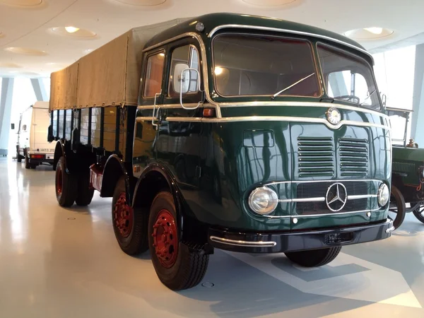 Mercedes Benz Museum à Stuttgart, Allemagne — Photo