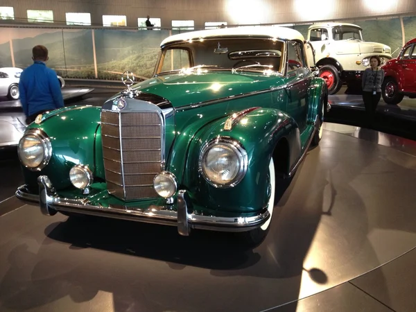 Mercedes Benz Museum em Stuttgart, Alemania — Fotografia de Stock