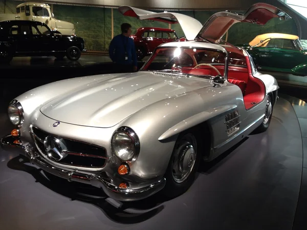 Mercedes Benz Museum em Stuttgart, Alemania — Fotografia de Stock