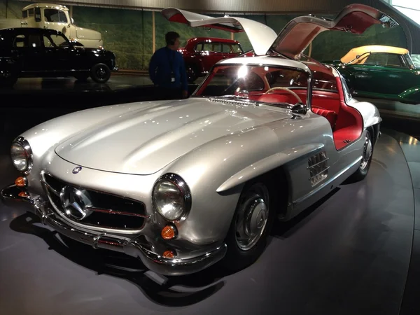 Mercedes Benzmuseum i stuttgart, Tyskland — Stockfoto