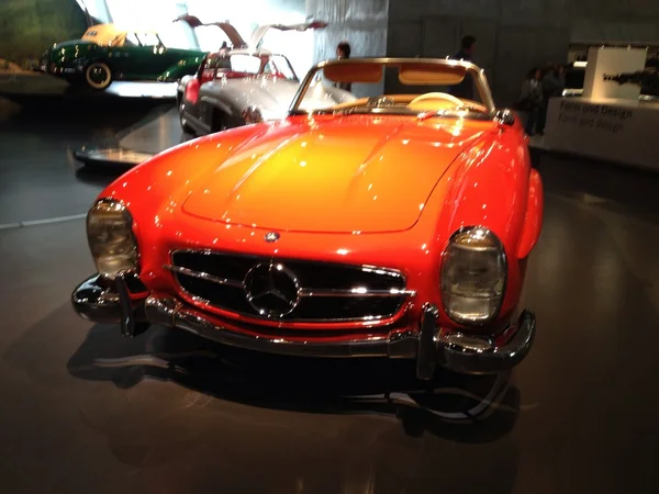 Mercedes Benzmuseum i stuttgart, Tyskland — Stockfoto