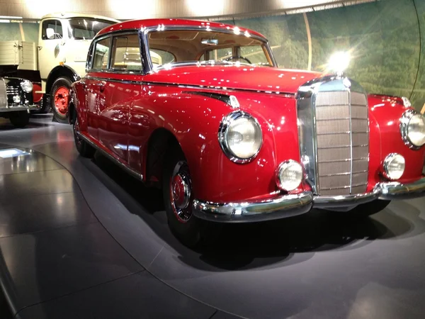 Mercedes benz museum in stuttgart, Duitsland — Stockfoto