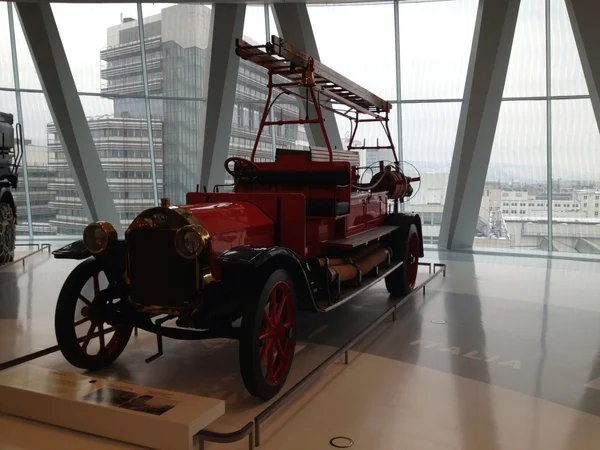 Mercedes Benzmuseum i stuttgart, Tyskland — Stockfoto