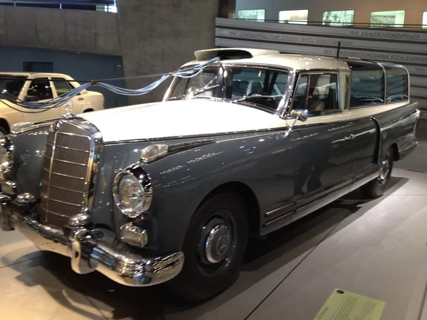 Mercedes benz museum in stuttgart, Duitsland — Stockfoto