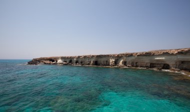 Kıbrıs kayalık sahil