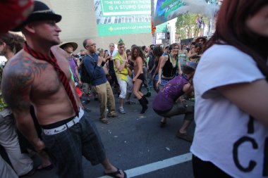 pediatrische arts behandeling een huilende baby