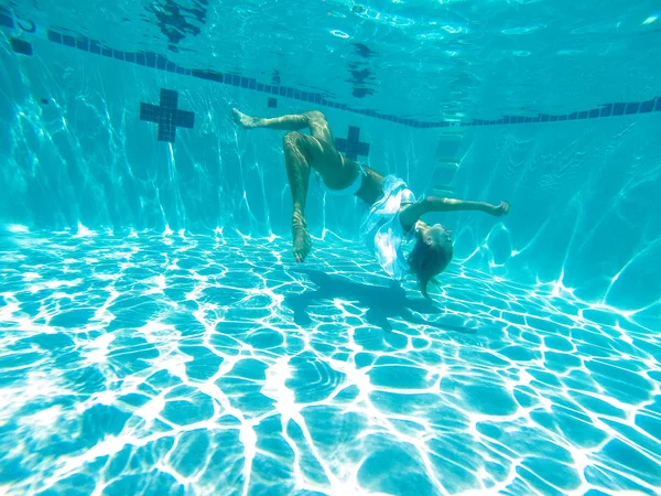 A víz alatti lány — Stock Fotó