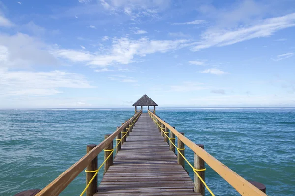 Fijian Boat Jetty sobre aguas tropicales —  Fotos de Stock