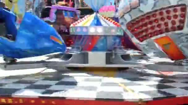 Cologne - may 12, 2013 - Colorful twister ride — Stock Video