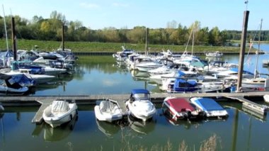 Ren marina Köln yakınlarında