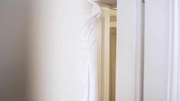 Vestido Novia Blanco Claro Delicado Una Mano Vestido Novia Interiores — Vídeo de stock