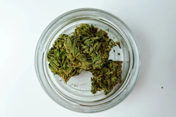 Κοντινό Πλάνο Μπουμπούκια Ιατρικής Μαριχουάνας Λευκό Φόντο Έννοια Της Φυτικής — Φωτογραφία Αρχείου