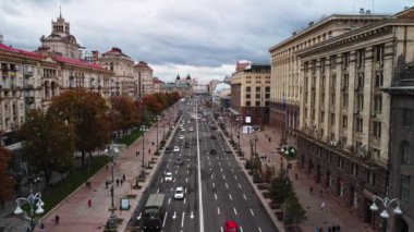 Kiev, Ukrayna, Eylül 2021 - Kyiv şehir merkezi, merkez cadde Khreshhatyk