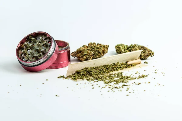 배경에 의학적 마리화나 꽃봉오리의 약초와 의학의 — 스톡 사진