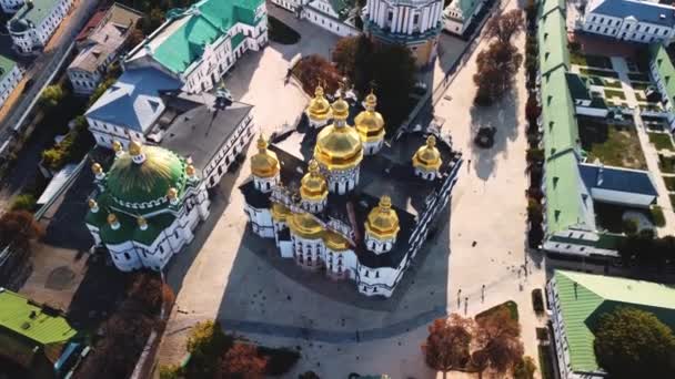 ウクライナのキエフ 2021 古代キエフPechersk Lavra 歴史的な正教会のキリスト教修道院の空中ビュー ユネスコ世界遺産 都市景観 — ストック動画