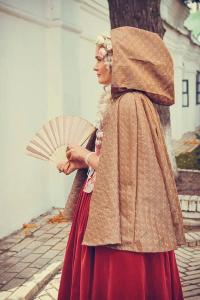 Portret Van Een Blonde Vrouw Gekleed Historische Barokke Kleren Met — Stockfoto