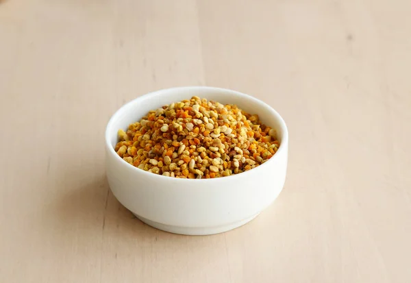 꽃가루 폴리스 파란색 주황색 노란색 꽃가루 알갱이나 먹이입니다 배경에 기초를 — 스톡 사진