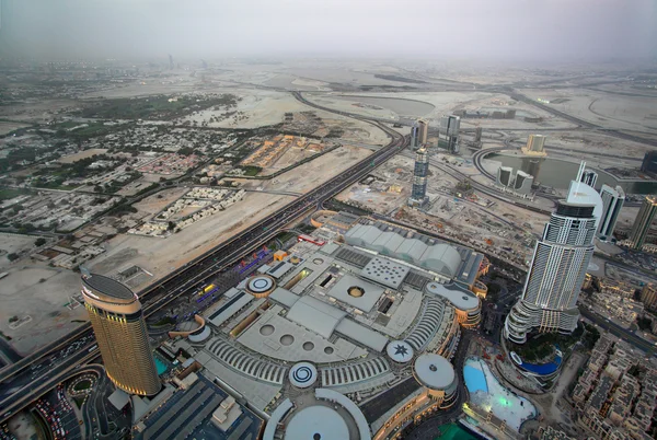 Дубай на вершине Бурдж Халифа — стоковое фото