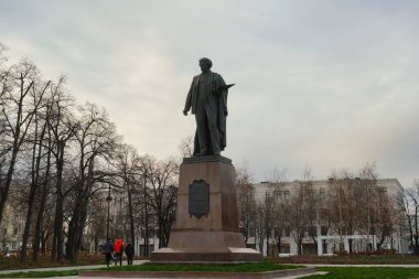 Repin Anıtı, Moskova 'daki Bolotnaya Meydanı' ndaki Ilya Yefimovich Repin anıtı..